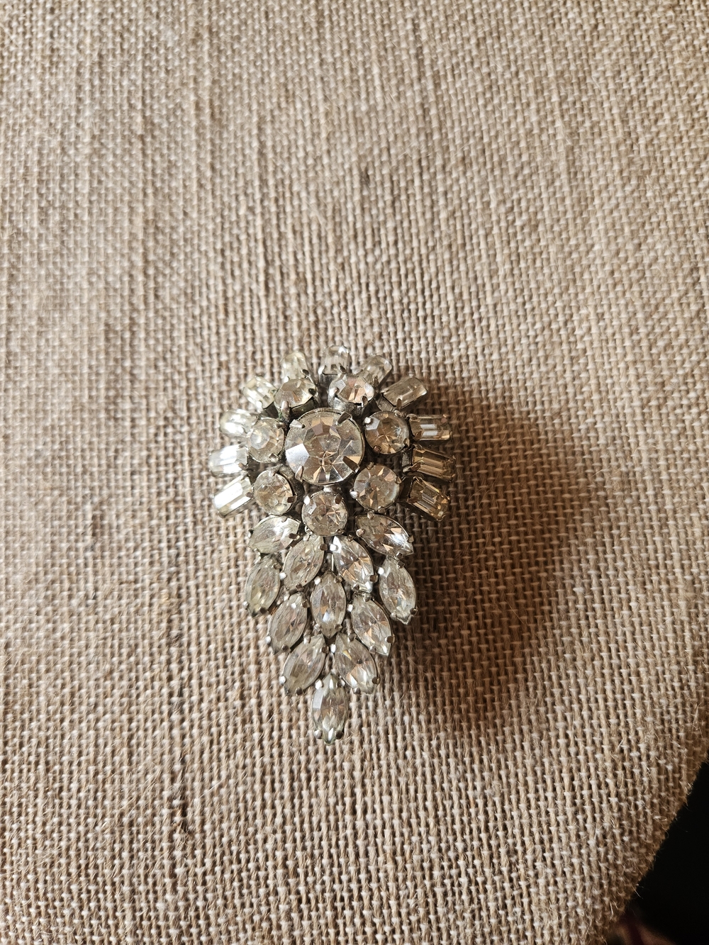 La Rel Sparkling Clear Rhinestone Comet Brooch